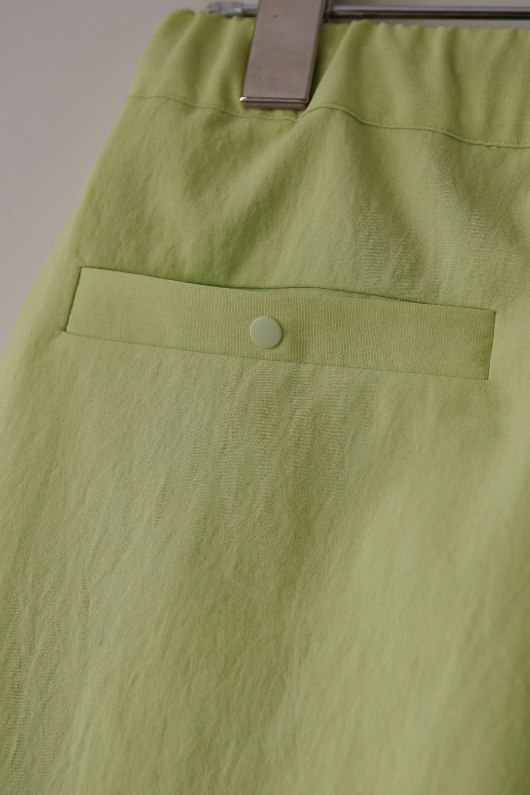 Tuck tapered pants