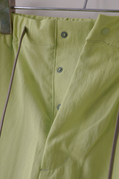 Tuck tapered pants
