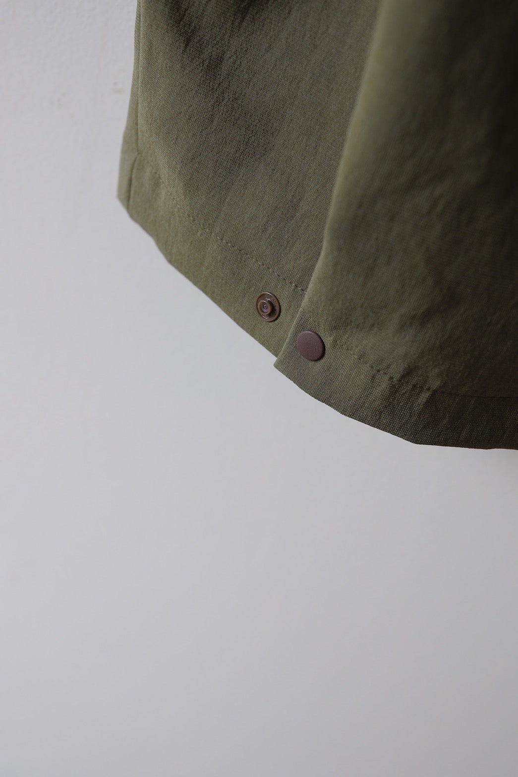 Tuck tapered pants