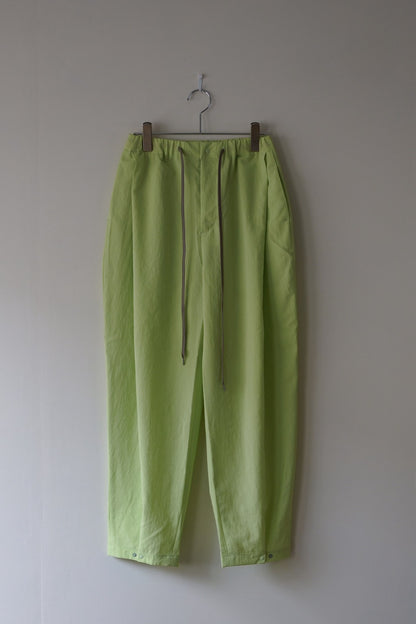 Tuck tapered pants